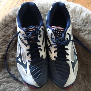 Women’s size 9 Mizuno Volleyball shoes red/white/blue excellent condition